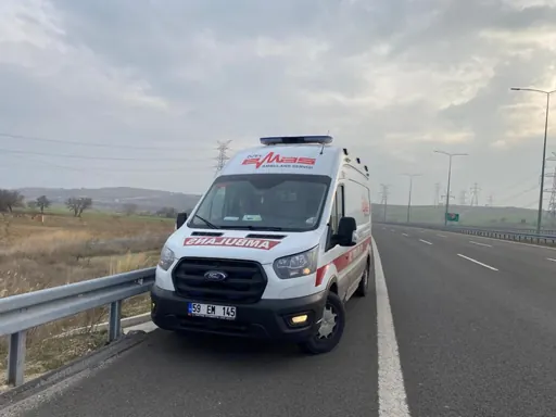 Şehirler arası nakil sırasında otoyolda Özel Emas ambulansı